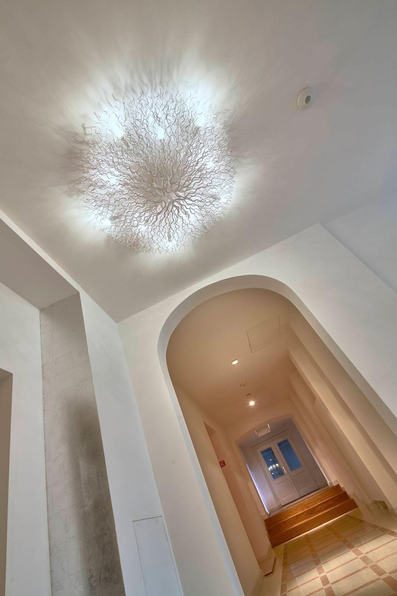 Stilvoll eingerichtetes, modernes Zimmer in einem Hotel - Luxuriöses Interior Design für entspannende Aufenthalte - GROSSMANN INTERIORS
